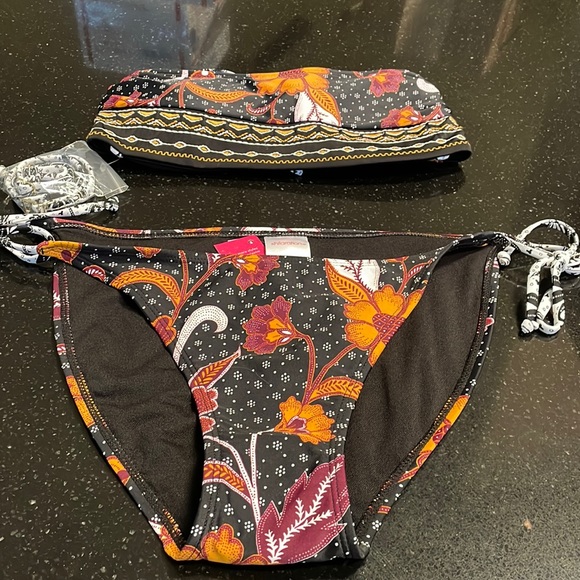 Bikini Set Bottom Size L Top Size M - Picture 1 of 11